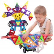 <b>将精心准备的玩具、益智用品及生活物资送至驻</b>