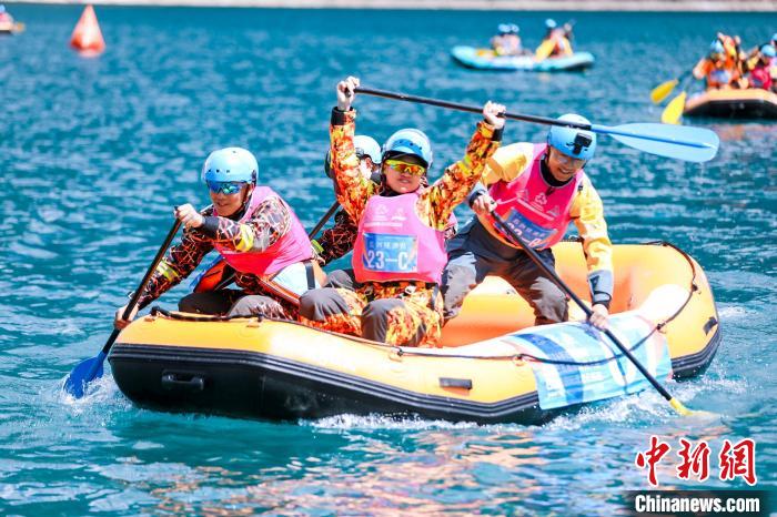 巴松措国际漂流公开赛在林芝开幕，标志西藏首