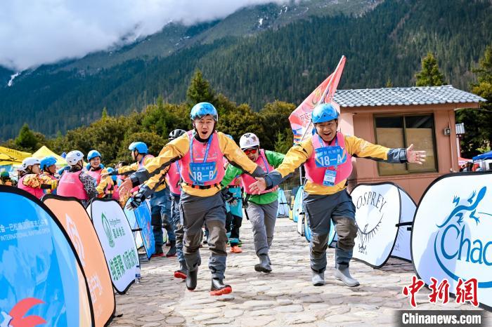 巴松措国际漂流公开赛在林芝开幕，标志西藏首