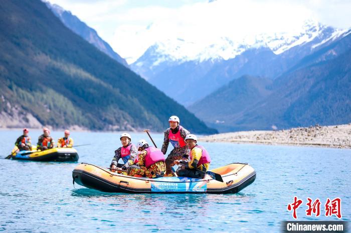 巴松措国际漂流公开赛在林芝开幕，标志西藏首