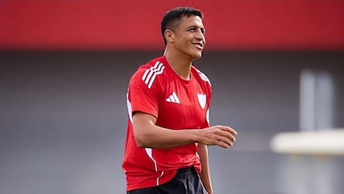 新帅加西亚面临桑切斯首发抉择 更衣室矛盾升级