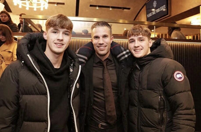 曼联今夏中场引援遇阻 青训球员或成补强关键