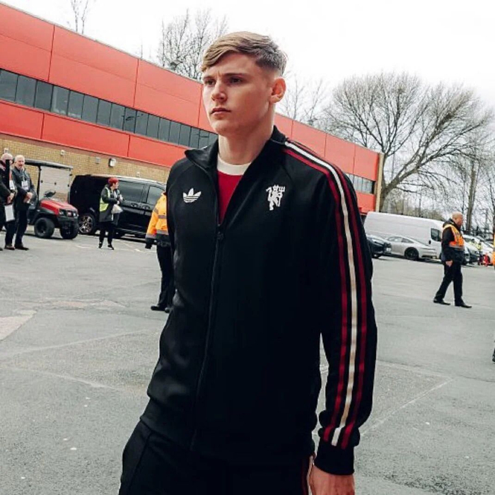 曼联今夏中场引援遇阻 青训球员或成补强关键