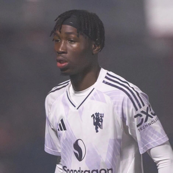 曼联今夏中场引援遇阻 青训球员或成补强关键