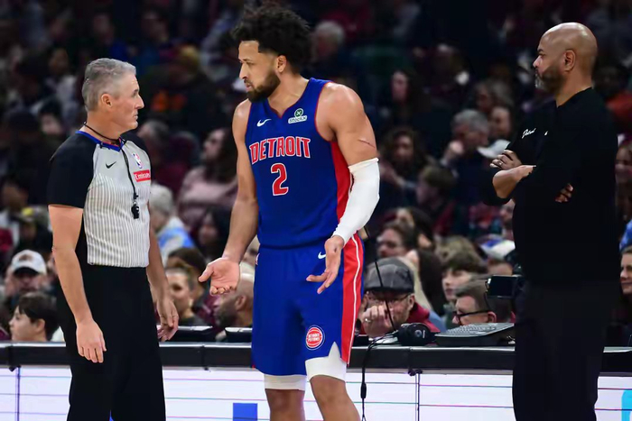 康宁汉姆火线复出率队大胜雄鹿，活塞状态全面